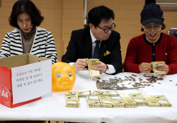 ‘소년소녀 가장 여러분, 따뜻한 한 해 보내세요’ 천사의 메시지