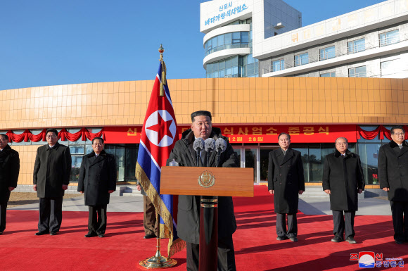 김정은 북한 국무위원장이 참석한 가운데 신포시 바닷가양식사업소 준공식이 28일에 진행되었다고 조선중앙통신이 30일 보도했다. 2024.12.30  평양 조선중앙통신·연합뉴스