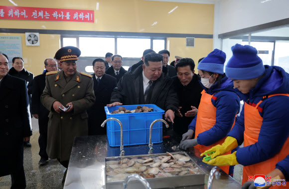 김정은 북한 국무위원장이 참석한 가운데 신포시 바닷가양식사업소 준공식이 28일에 진행되었다고 조선중앙통신이 30일 보도했다. 2024.12.30  평양 조선중앙통신·연합뉴스