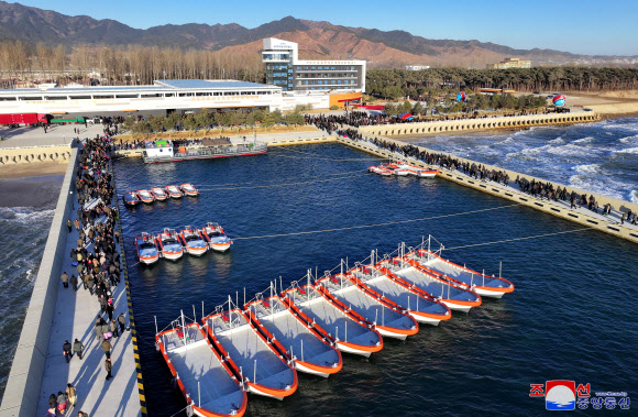 김정은 북한 국무위원장이 참석한 가운데 신포시 바닷가양식사업소 준공식이 28일에 진행되었다고 조선중앙통신이 30일 보도했다. 2024.12.30   평양 조선중앙통신·연합뉴스