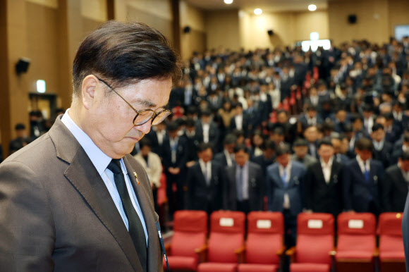 2025년도 국회 시무식, 추모 묵념