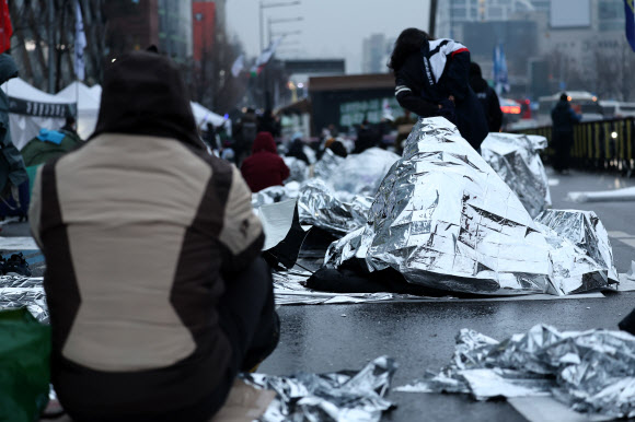 철야투쟁 이어가는 비상행동