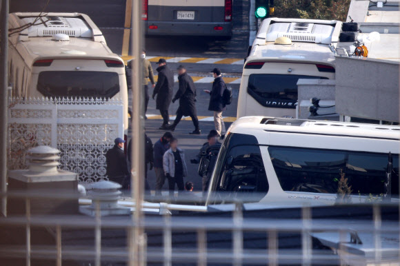 잠시 열린 대통령 관저 입구