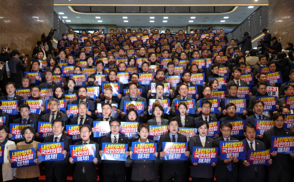 민주당, 내란·김건희 특검 부결에 국민의힘 규탄