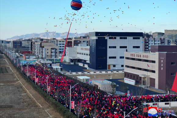 북한 황해북도 은파군에 ‘지방발전 20?10 정책’의 일환으로 지방공업공장이 건설돼 지난 10일 준공식이 진행됐다고 조선중앙통신이 11일 보도했다. 2025.1.11  평양 조선중앙통신·연합뉴스