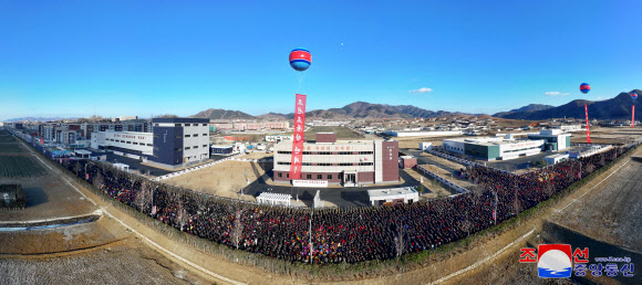 북한 황해북도 은파군에 ‘지방발전 20?10 정책’의 일환으로 지방공업공장이 건설돼 지난 10일 준공식이 진행됐다고 조선중앙통신이 11일 보도했다. 2025.1.11  평양 조선중앙통신·연합뉴스