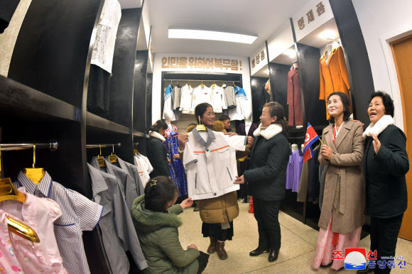 북한 황해북도 은파군에 ‘지방발전 20?10 정책’의 일환으로 지방공업공장이 건설돼 지난 10일 준공식이 진행됐다고 조선중앙통신이 11일 보도했다. 2025.1.11 평양 조선중앙통신·연합뉴스