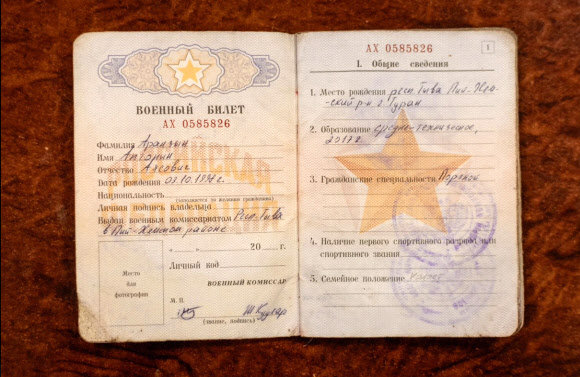 볼로디미르 젤렌스키 우크라이나 대통령은 11일(현지시간) 우크라이나군이 러시아 서부 쿠르스크 지역에서 북한 군인 2명을 생포했다고 밝혔다. 젤렌스키 대통령은 이날 텔레그램 채널에 글을 올려 생포된 북한 병사 2명이 다친 상태로 키이우로 이송됐으며 우크라이나 보안국(SBU)의 심문을 받고 있다고 전했다. 사진은 생포 당시 북한군 병사가 지니고 있던 신분증. 2025.1.12  젤렌스키 엑스 캡처