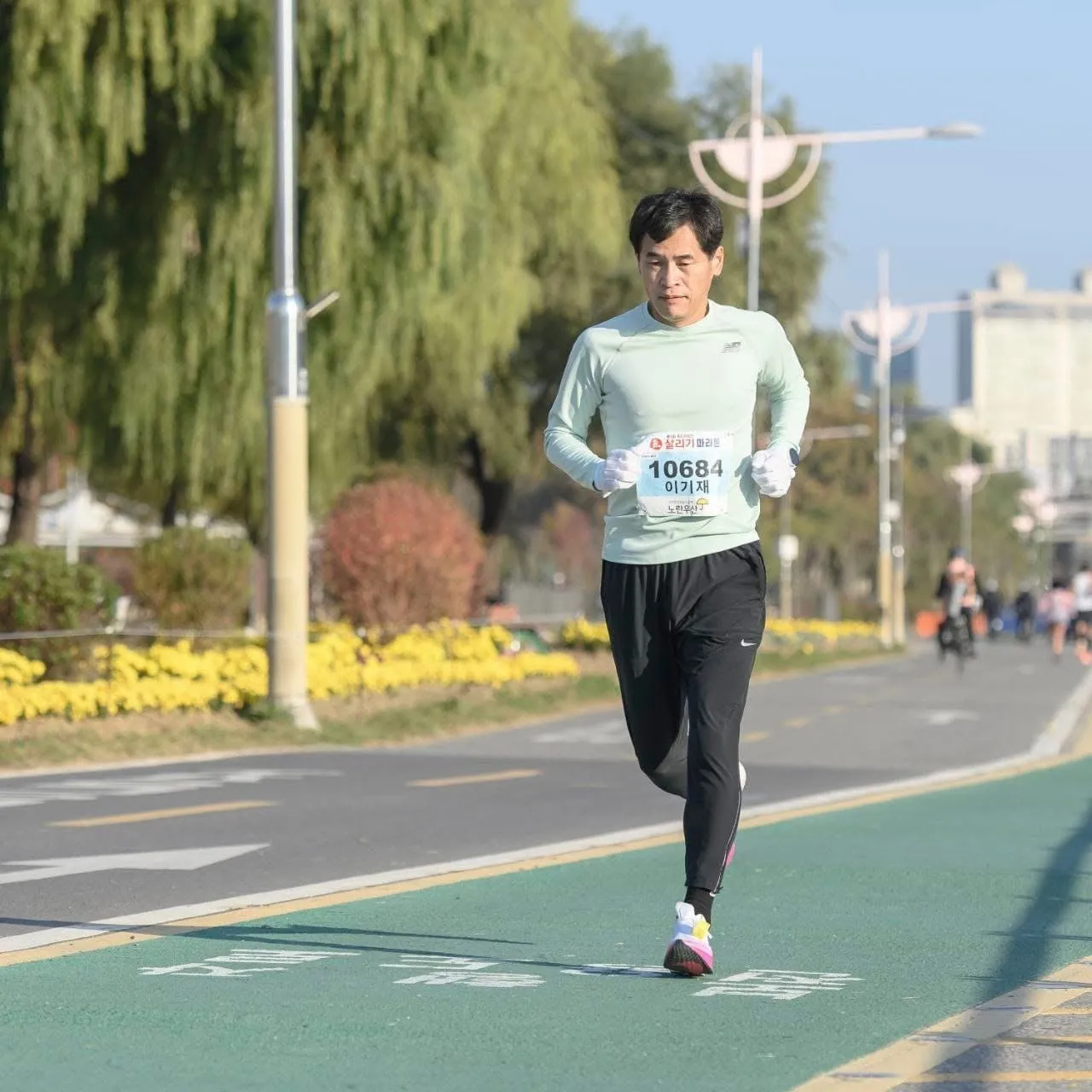 이기재 서울 양천구청장이 양천마라톤에서 달리고 있다. 달리기가 취미인 그는 마라톤 정규 코스를 19번이나 완주했다.
양천구 제공
