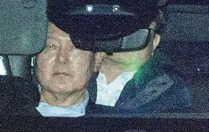 내란 우두머리 혐의로 고위공직자범죄수사처에 체포돼 첫날 조사를 마친 윤석열 대통령이 지난 15일 오후 경기 의왕시 서울구치소로 향하고 있다. 2025.1.15 연합뉴스