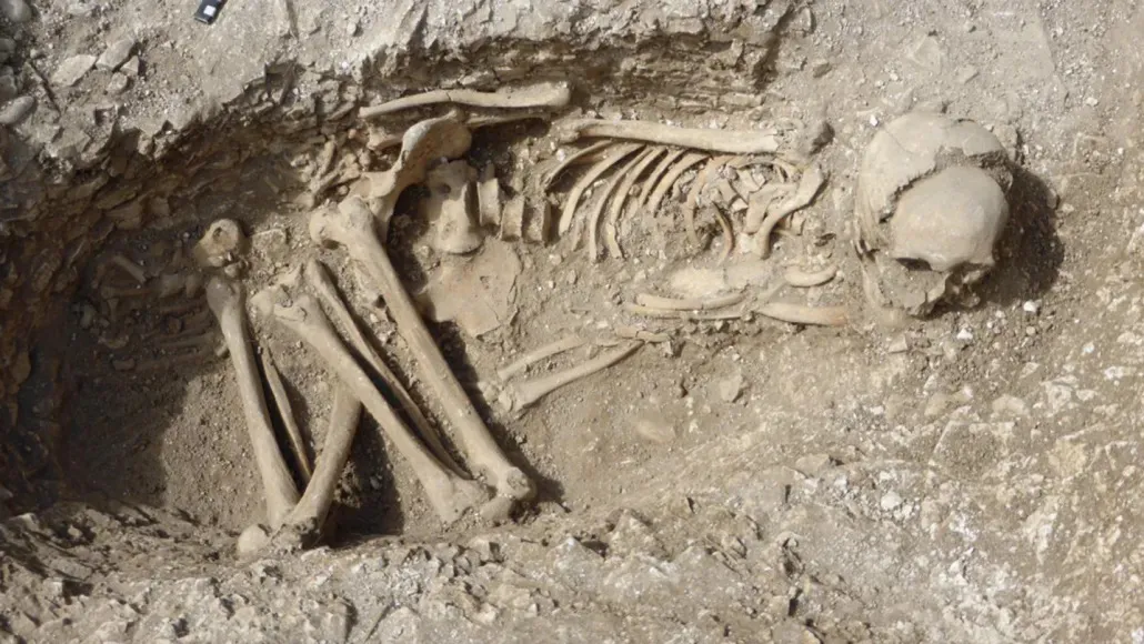 영국 남부에 있는 철기 시대 공동묘지에서 발굴한 유골. 연구자들은 이런 유골들의 DNA를 분석해 2000년 전 영국 켈트족 사회가 강한 모계 중심 사회라는 사실을 확인했다.

영국 본머스대 제공