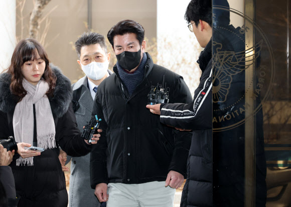 김신 대통령경호처 가족부장이 20일 오전 경찰 국가수사본부 특별수사단(특수단)에 출석하고 있다. 김 부장은 지난 3일 고위공직자범죄수사처와 경찰의 윤석열 대통령에 대한 1차 체포영장 집행을 저지한 혐의를 받고 있다. 2025.1.20 연합뉴스