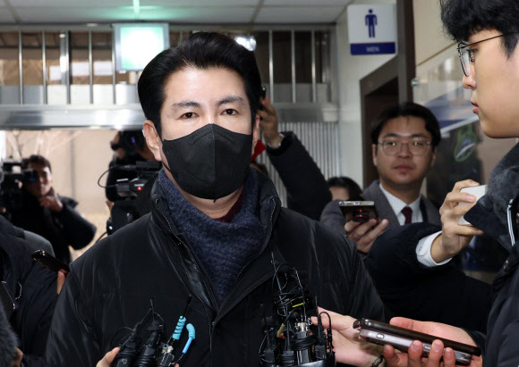 김신 대통령경호처 가족부장이 20일 오전 경찰 국가수사본부 특별수사단(특수단)에 출석하고 있다. 김 부장은 지난 3일 고위공직자범죄수사처와 경찰의 윤석열 대통령에 대한 1차 체포영장 집행을 저지한 혐의를 받고 있다. 2025.1.20 연합뉴스