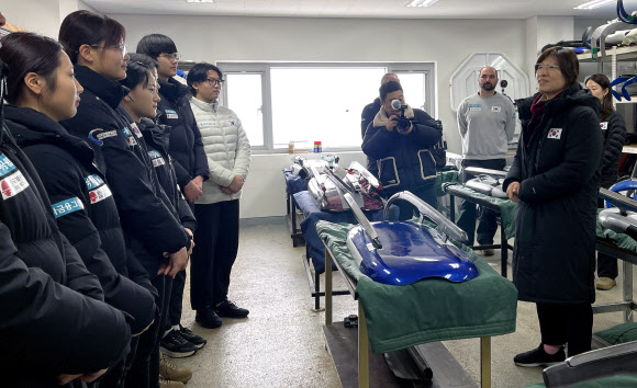 루지 국가대표 선수 격려하는 장미란 제2차관