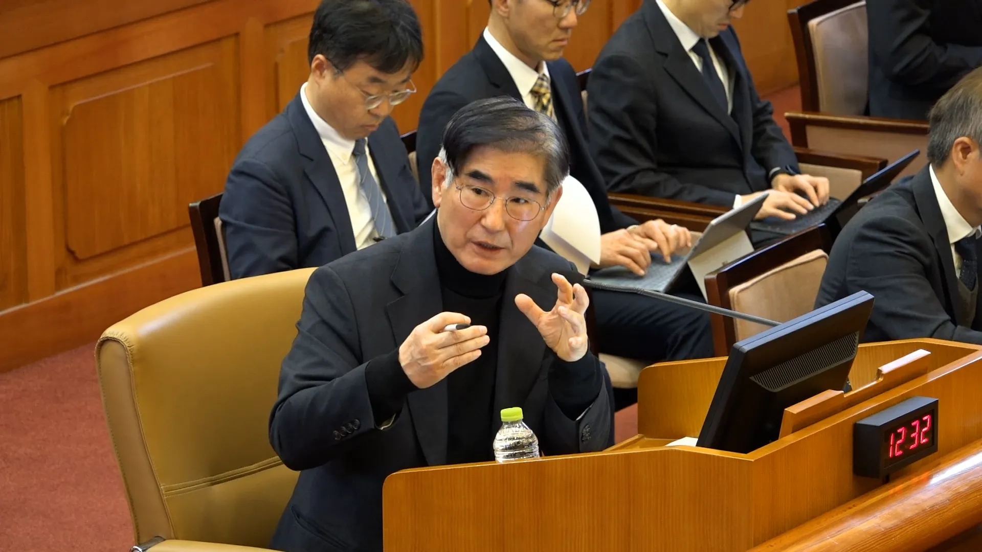 김용현 전 장관이 23일 오후 서울 종로구 헌법재판소 대심판정에서 열린 탄핵심판 4차 변론기일에 출석해 발언을 하고 있다. 2025.1.23 헌법재판소제공