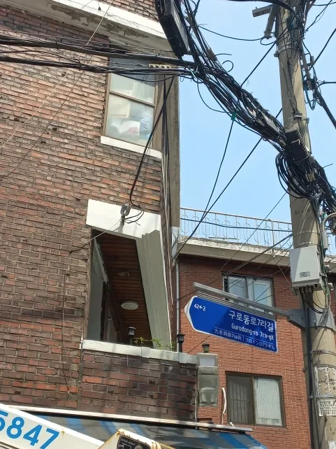 지난해 진행한 주인 없는 간판 철거 사업(간판 철거 후)