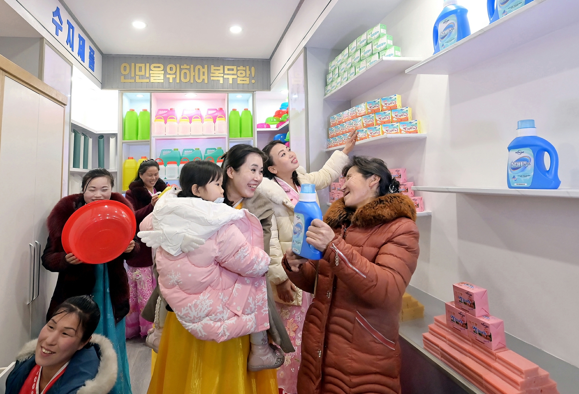 북한 노동당 기관지 노동신문은 25일 “구장군 지방공업공장들의 준공식이 지난 24일에 진행됐다”라고 보도했다. 평양 노동신문 뉴스1