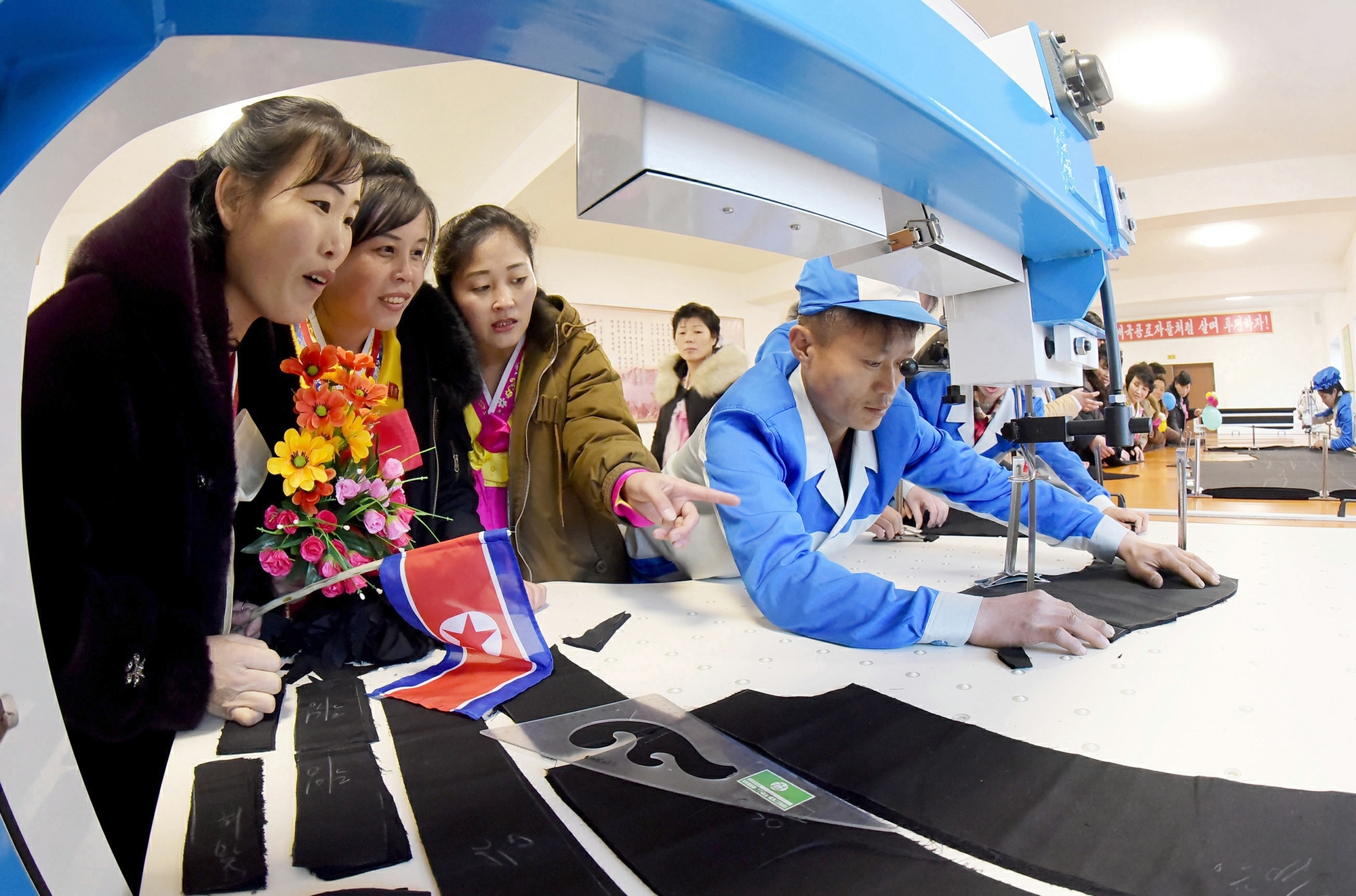 북한 노동당 기관지 노동신문은 25일 “구장군 지방공업공장들의 준공식이 지난 24일에 진행됐다”라고 보도했다. 평양 노동신문 뉴스1