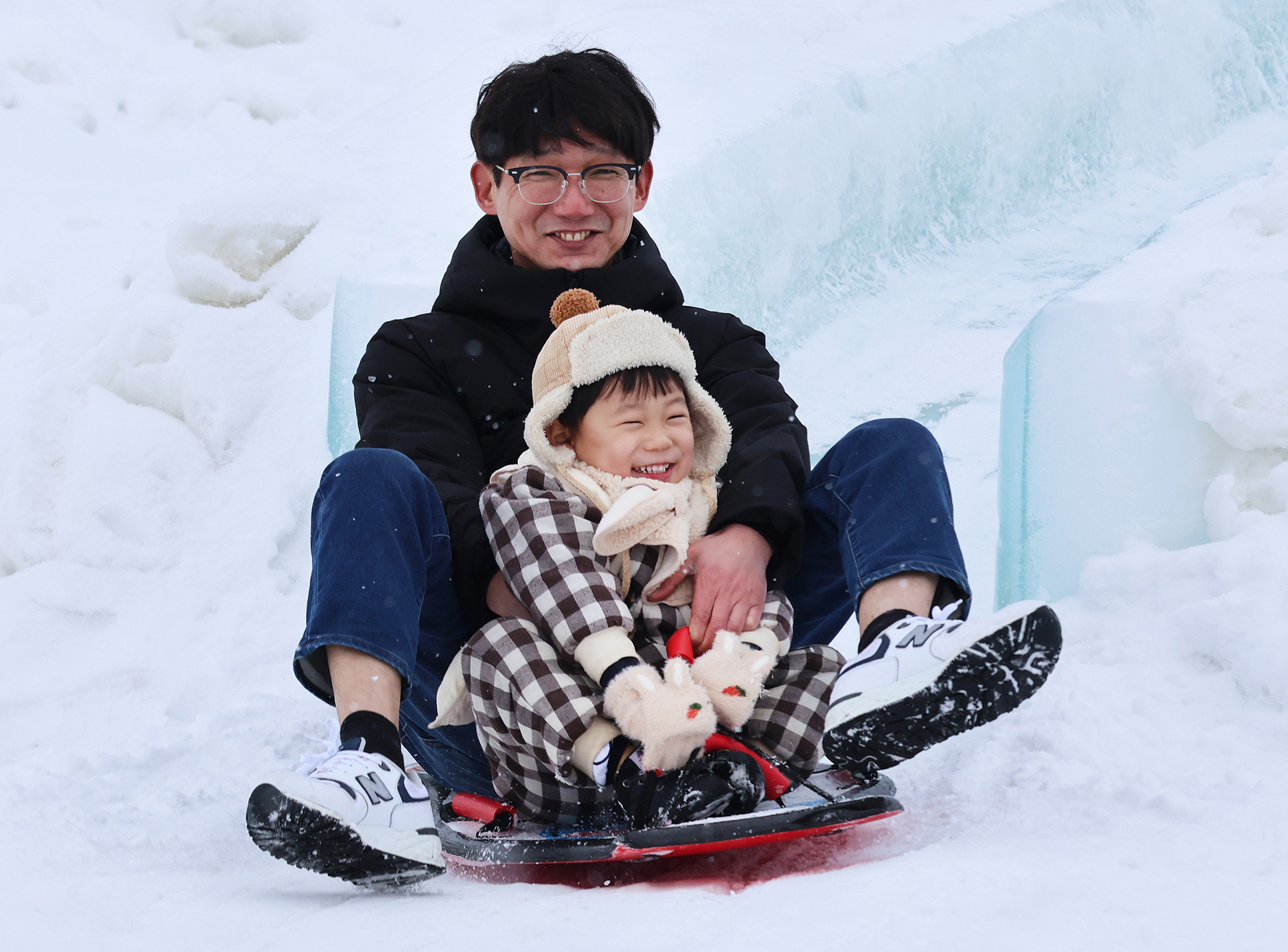 26일 오후 설연휴를 맞아 많은 방문객들이 강원도 평창군 대관령면 송천 일원에서 개막한 ‘제31회 대관령눈꽃축제’를 찾아 축제를 즐기고 있다. 올해로 31회째를 맞는 대관령눈꽃축제는 내달 2일까지 10일간 열린다. 2025.1.26. 평창군 제공