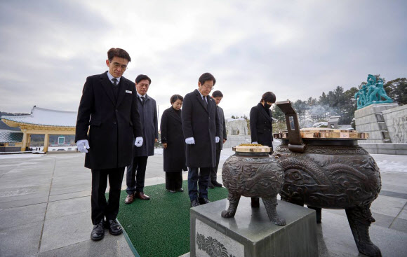 국립대전현충원 찾은 이재명 대표 연합뉴스