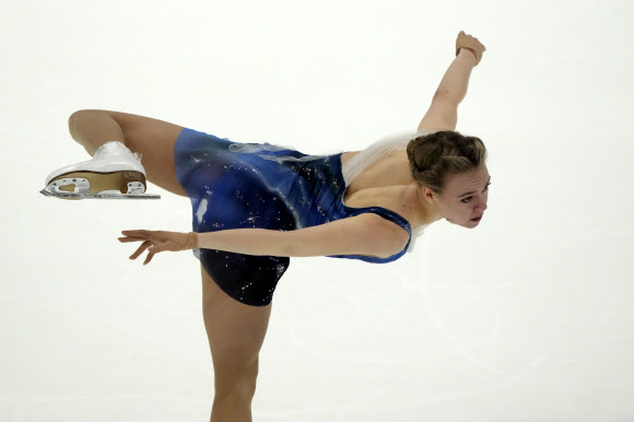 조지아의 아나스타샤 구바노바가 31일(현지시간) 에스토니아 탈린에서 열린 ISU 피겨스케이팅 유럽 선수권 대회에서 여자 프리 스케이팅에 출전해 멋진 연기를 펼치고 있다. AP 연합뉴스
