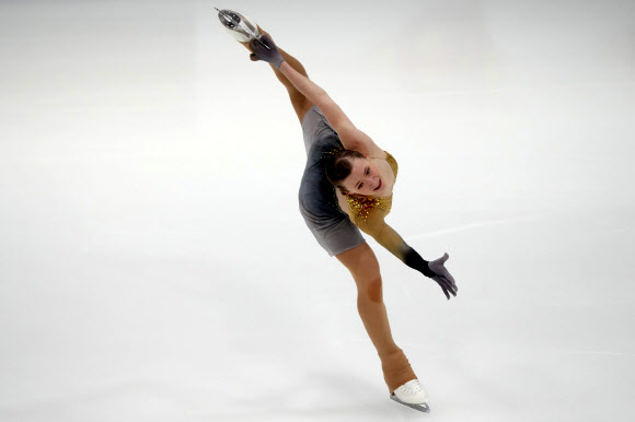 프랑스의 로린 쉴드가 31일(현지시간) 에스토니아 탈린에서 열린 ISU 피겨스케이팅 유럽 선수권 대회에서 여자 프리 스케이팅에 출전해 멋진 연기를 펼치고 있다. AP 연합뉴스