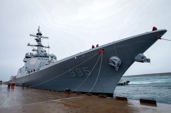 지난 1일 해군기동함대사령부 최신예 이지스구축함 정조대왕함(DDG-II·8200톤급)이 모항인 해군제주기지에 입항하고 있다. 2025.2.2  사진공동취재단