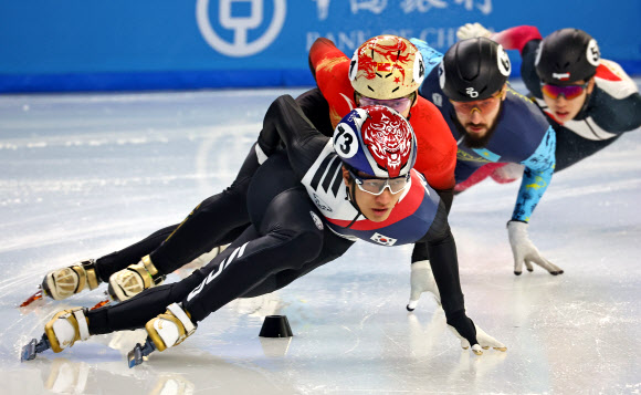 역주하는 김태성