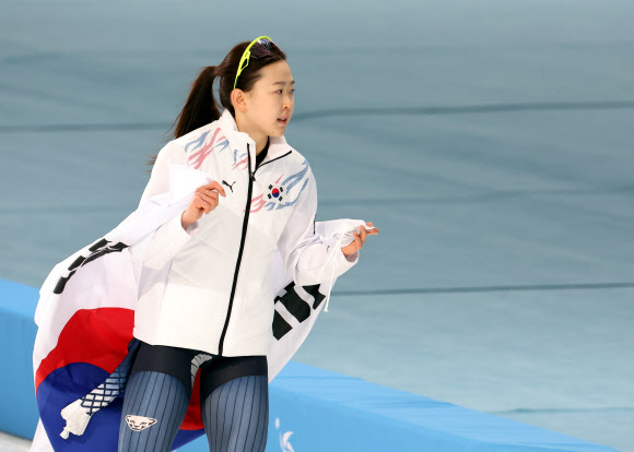 스피드스케이팅 여자 100m 은메달은 김민선