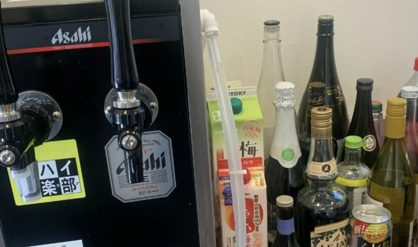 일본 소규모 정보기술(IT) 회사 트러스티링 사무실 내부에 생맥주 자판기와 다양한 주류가 놓여 있다. 트러스트링 인스타그램 캡처