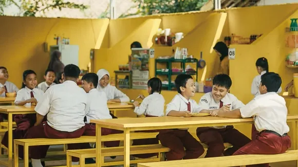 이노션 인도네시아 법인이 글로벌 페인트 브랜드 듀럭스와 함께한 ‘옐로 칸틴’ 캠페인의 한 장면.<br>이노션 제공