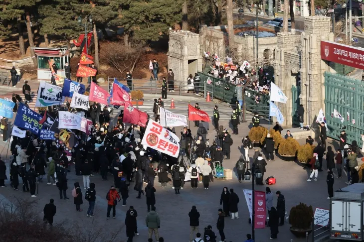 갈라선 탄핵 찬반 집회