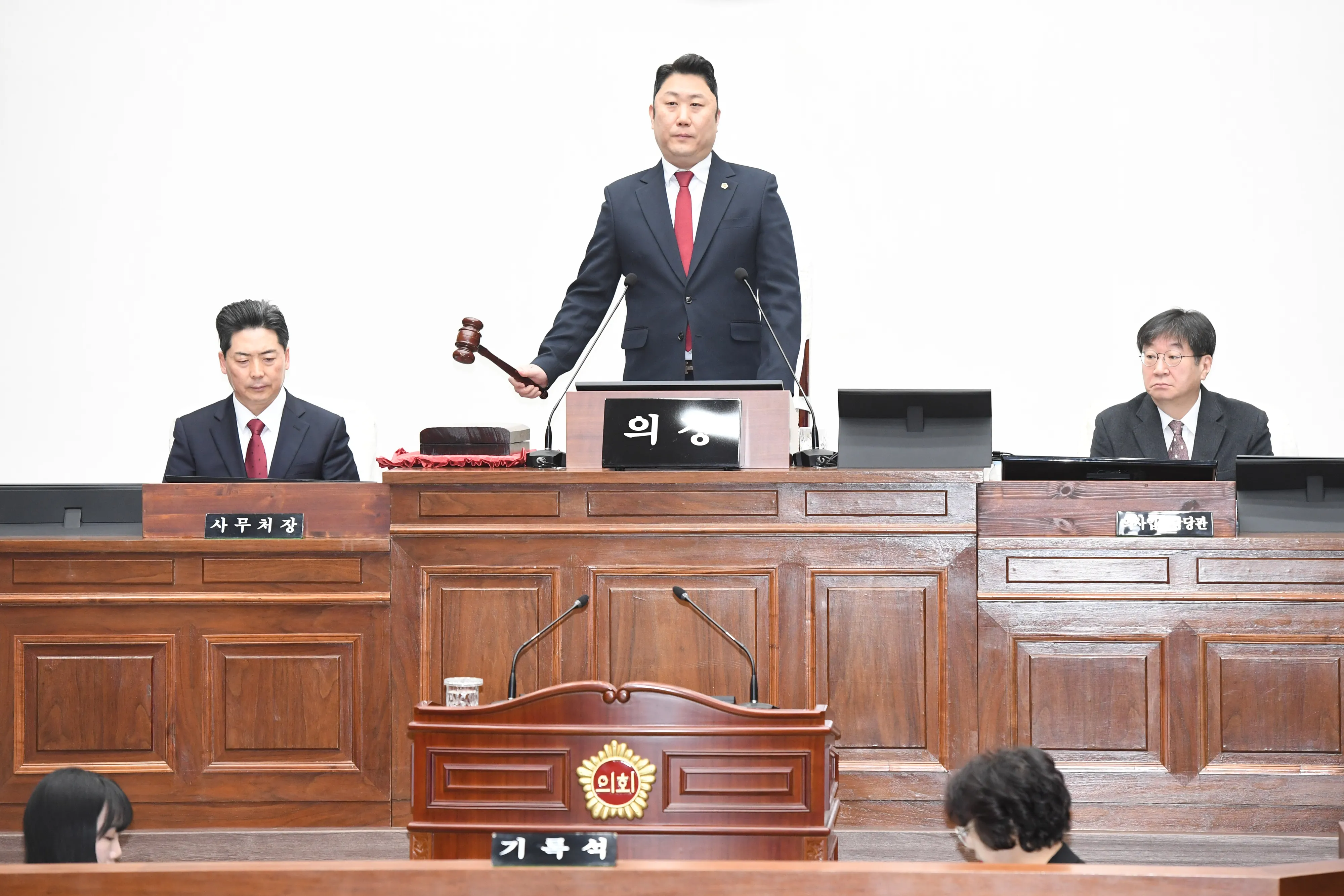 울산시의회 의장 직무대리인 김종섭 부의장이 지난 12일 임시회 제1차 본회의를 진행하는 모습.
울산시의회 제공