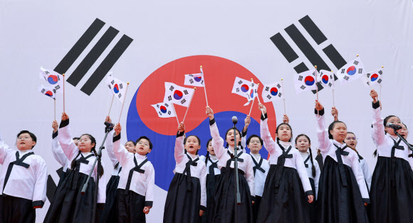 독립을 노래하는 어린이들