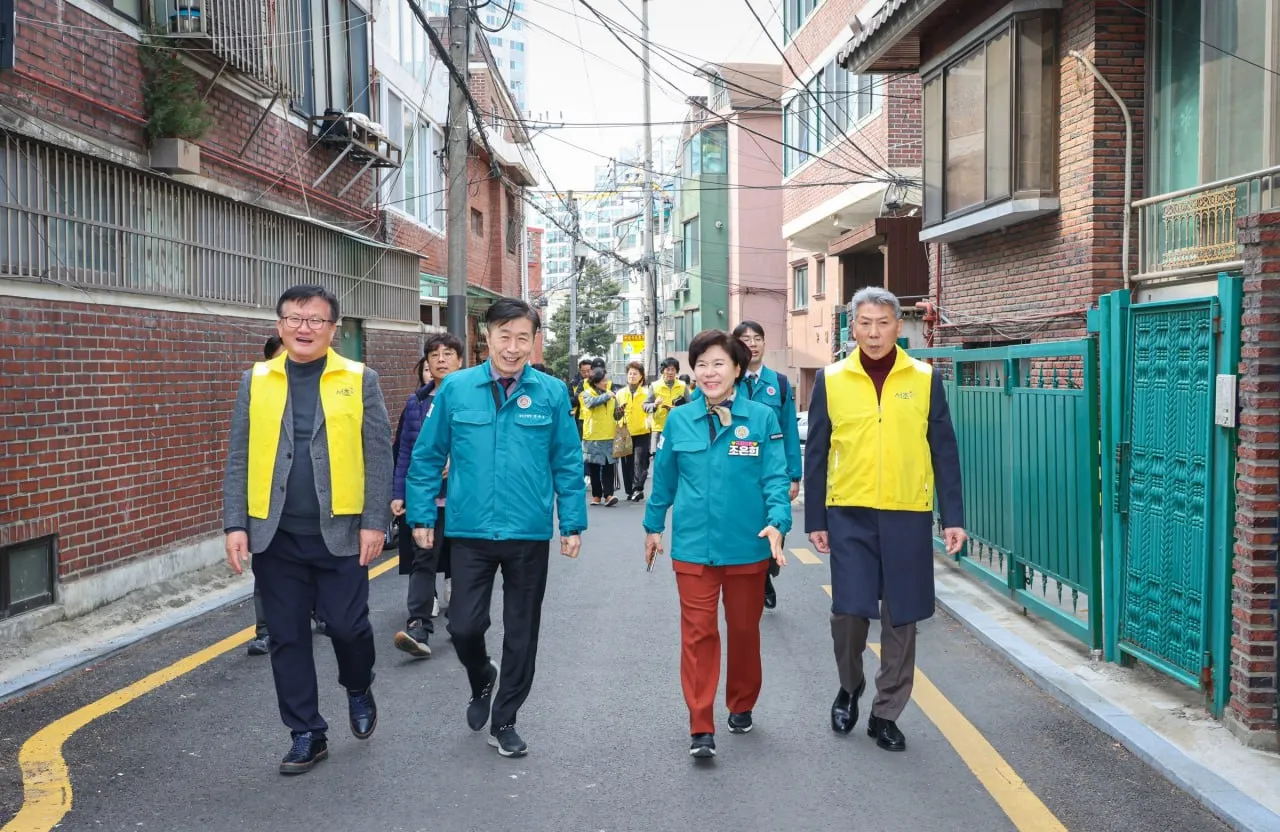 서울 서초구 해빙기 안전점검에서 국민의힘 조은희(오른쪽에서 두번째) 의원이 함께 참여하고 있다. 서초구 제공