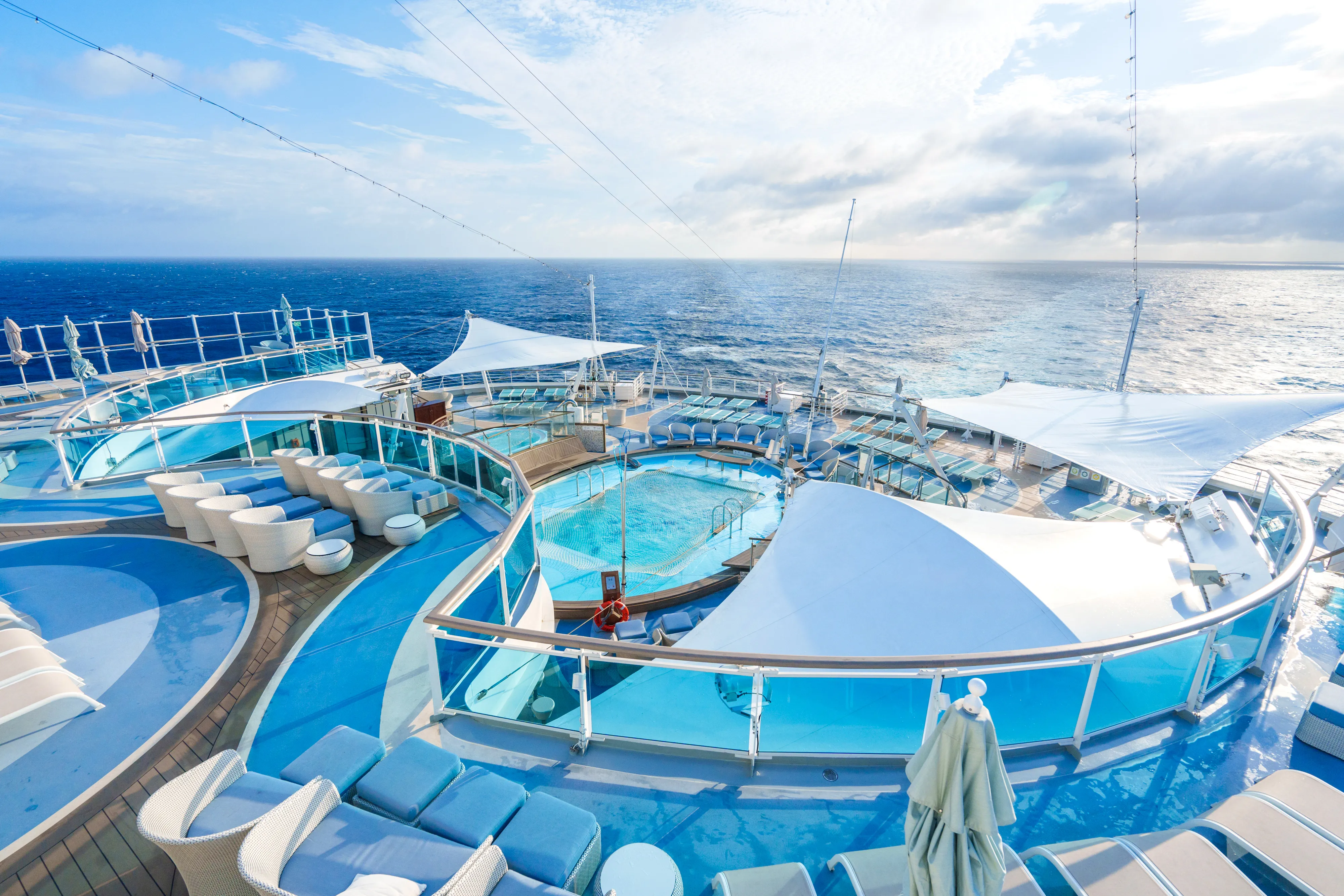 중국 국영선사인 아도라크루즈의 ‘아도라 매직시티’호 선상의 모습. 제주도 제공