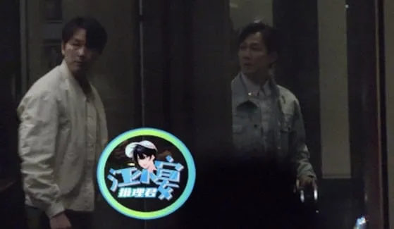 중국을 찾은 배우 정우성(왼쪽)과 이정재. 웨이보