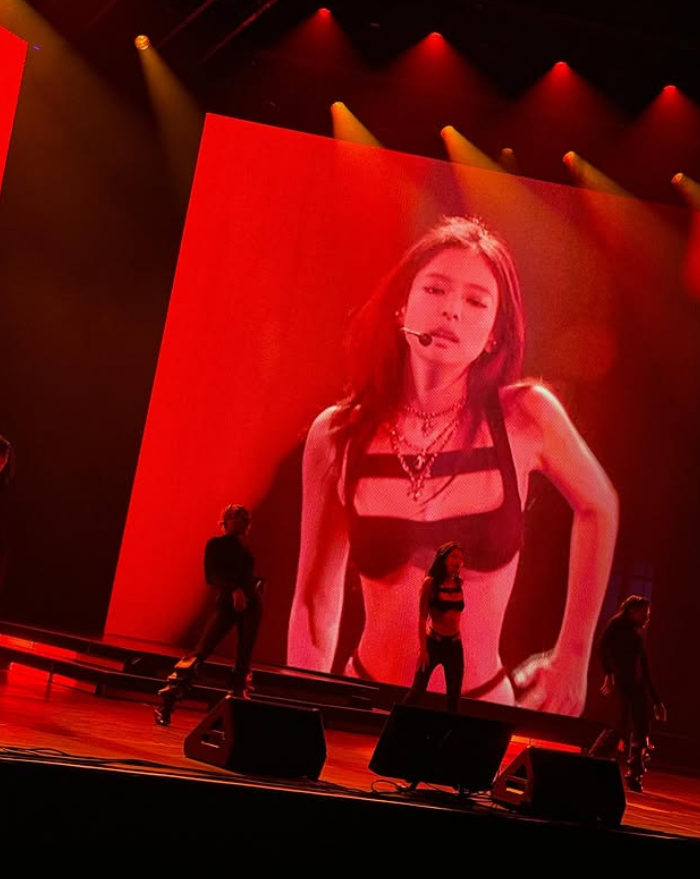 제니가 지난달 6일 미국 로스앤젤레스 ‘더 루비 익스피리언스(The Ruby Experience)’ 무대에서 활약했다. 제니 인스타그램(@jennierubyjane) 게시물 캡처