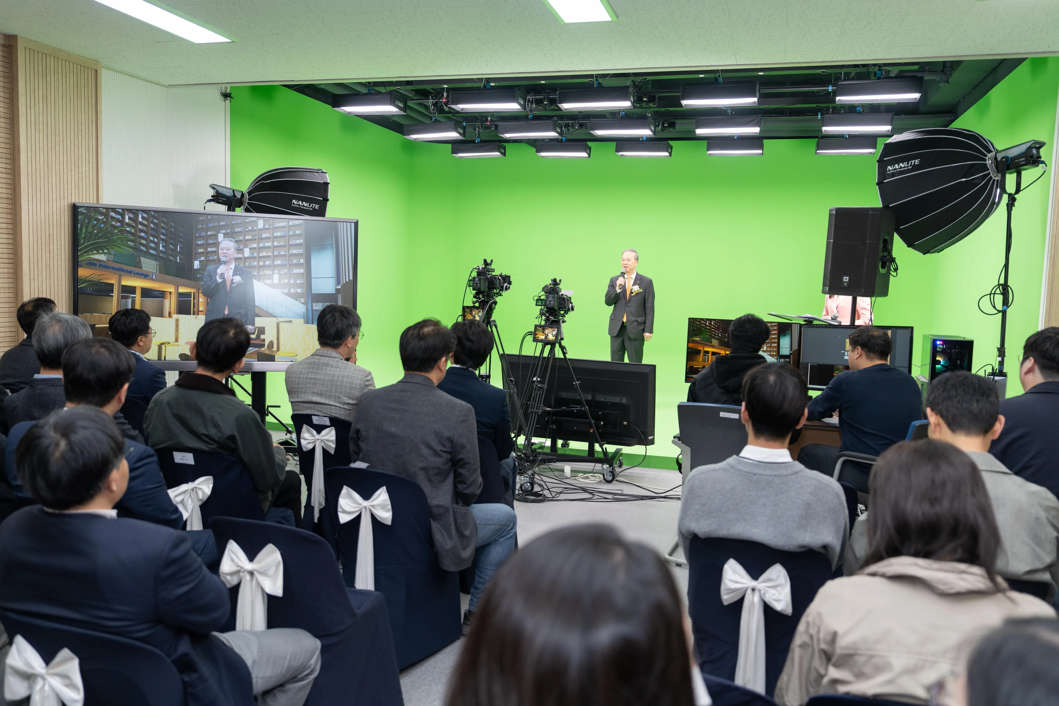 지난 9일 전북대에서 열린  XR실습실 개소식에서 양봉오 총장이 축사를 하고 있다.