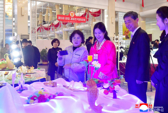 북한, 제5차 사탕·과자조각전시회 개최