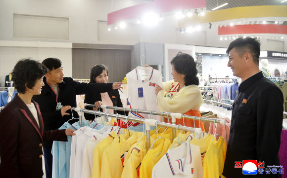 북한, ‘봄철피복전시회-2025’ 개막