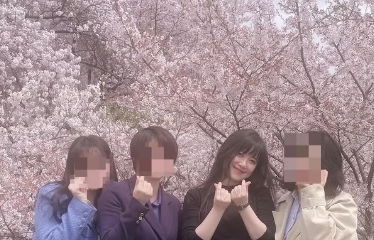 배우 구혜선(왼쪽)이 카이스트 동기들과 돈독한 동기애를 자랑했다. 인스타그램 캡처