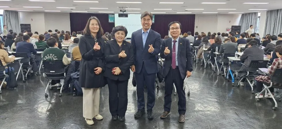 지난 15일 열린 ‘돌봄통합지원법 시행에 따른 서울시 사회복지관 역할모색을 위한 토론회’에 참석한 김영옥 위원장