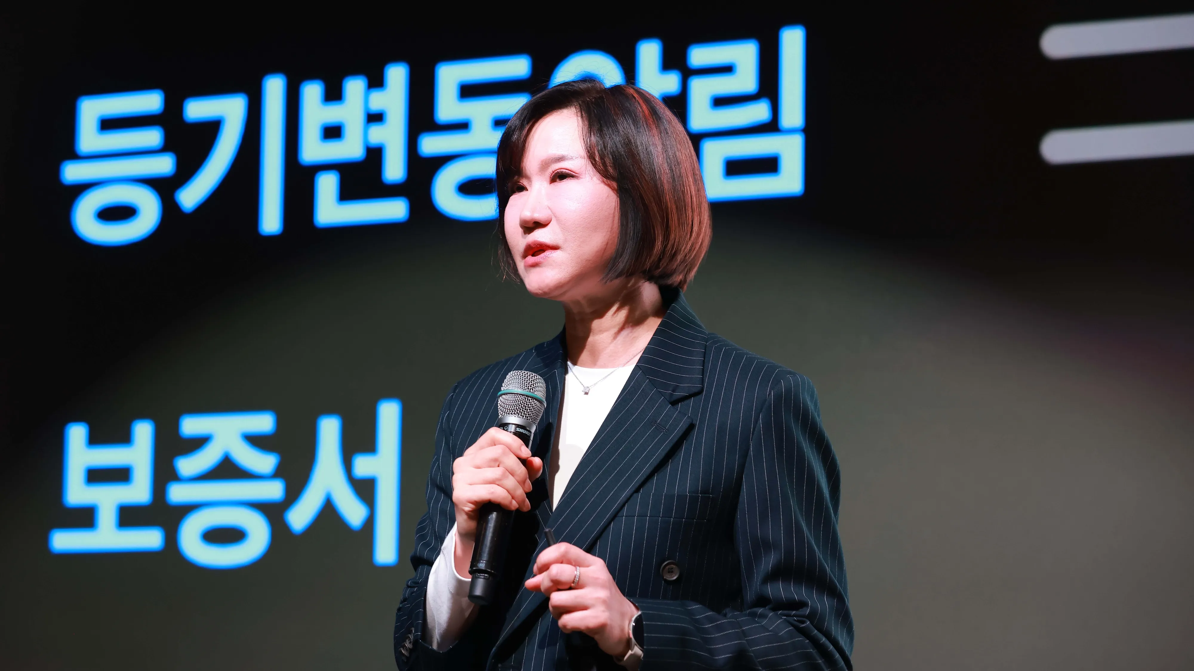 이은미 토스뱅크 대표가 16일 서울 영등포구 페어몬트 호텔에서 열린 ‘토스뱅크 2025 미디어데이’에서 중장기 전략에 대해 발표하고 있다. 토스뱅크 제공