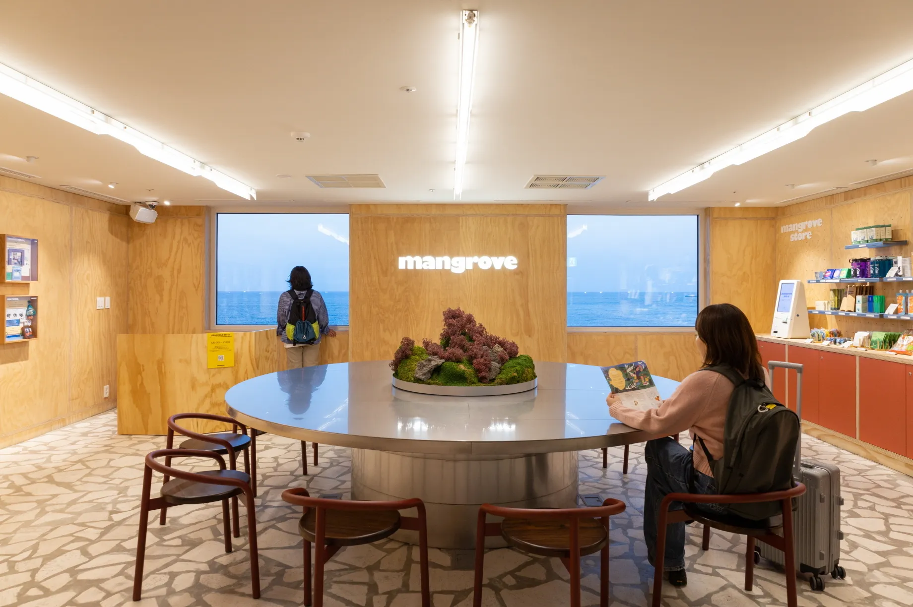 제주시 탑동 워케이션 전문 시설 맹그로브 내부 모습. 17일부터 19일까지 동원F&B 직원들이 제주가 올해 처음으로 도입하고 있는 ESG인센티브 혜택을 받게 된다. 맹그로브 제공