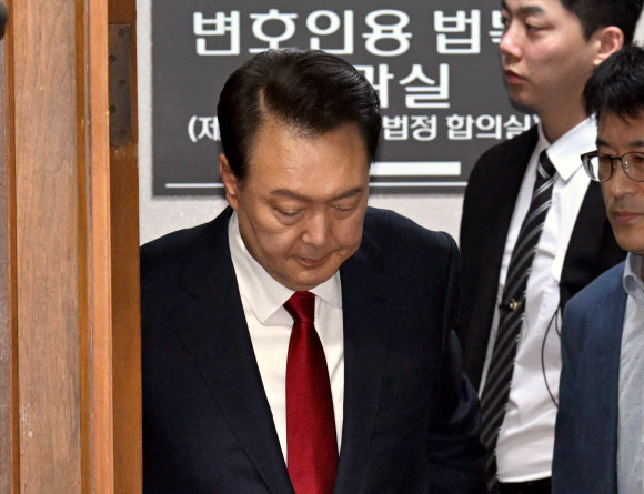 윤석열 전 대통령, 내란혐의 2차 공판 출석