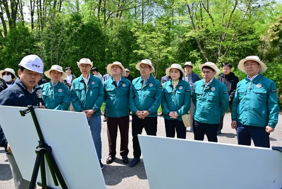 서울대공원(원장 박진순)의 업무보고를 받는 서울시의회 환경수자원위원회(임만균 위원장)