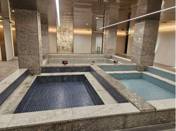 래미안 원베일리 사우나 내부. 래미안 제공