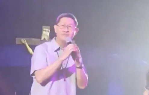 2019년 존 레넌의 ‘이매진’을 부르고 있는 필리핀의 루이스 안토니오 타글레 추기경. 엑스(X·옛 트위터) 캡처