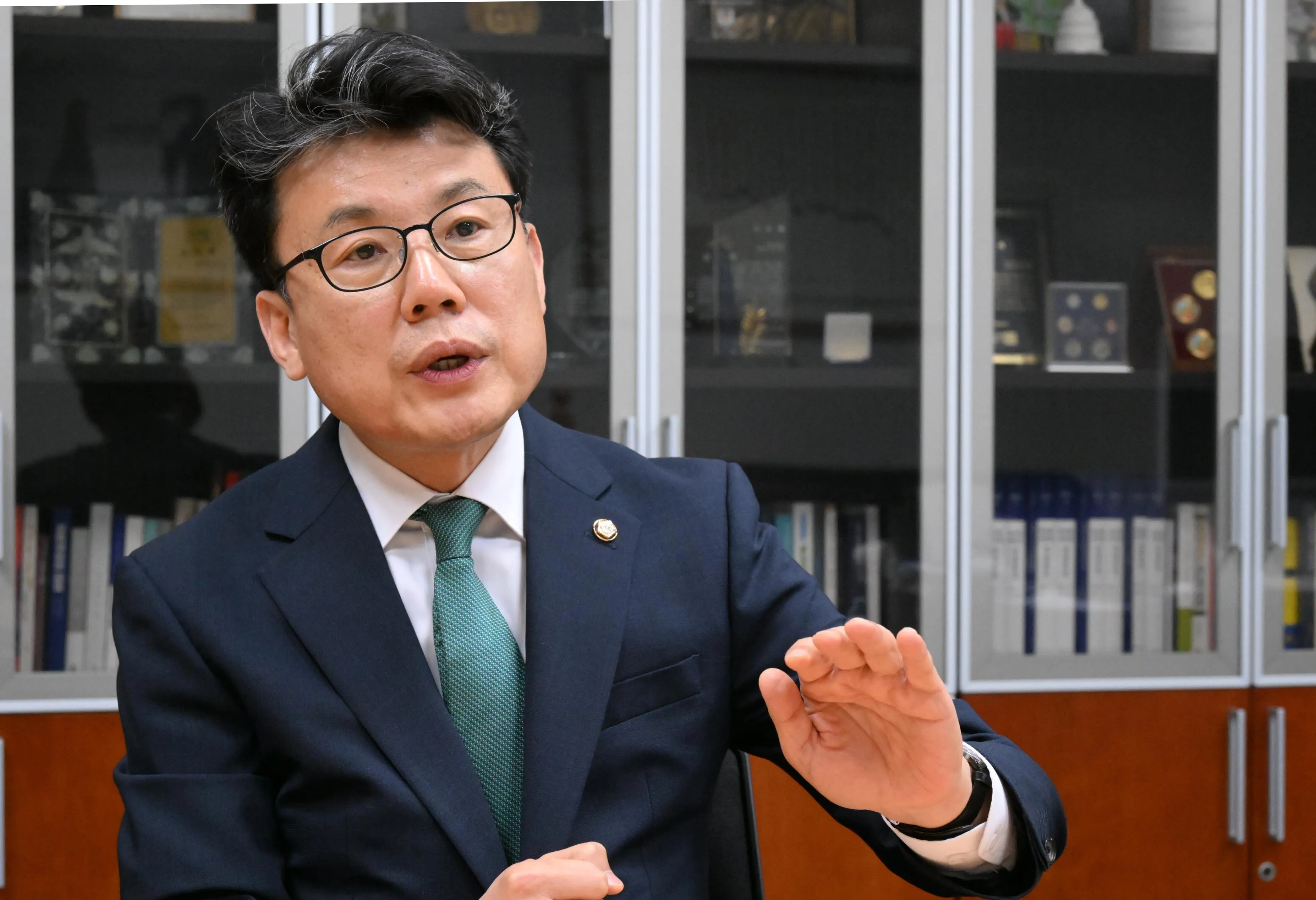 진성준 더불어민주당 중앙선거대책위원회 총괄선거대책본부 공동정책본부장이 1일 국회의원회관에서 서울신문과 인터뷰를 하고 있다.
2025.5.1 안주영 전문기자